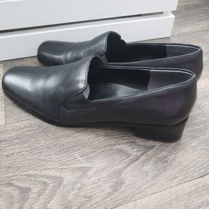 Trotters Womens Black Loafers - Size 12